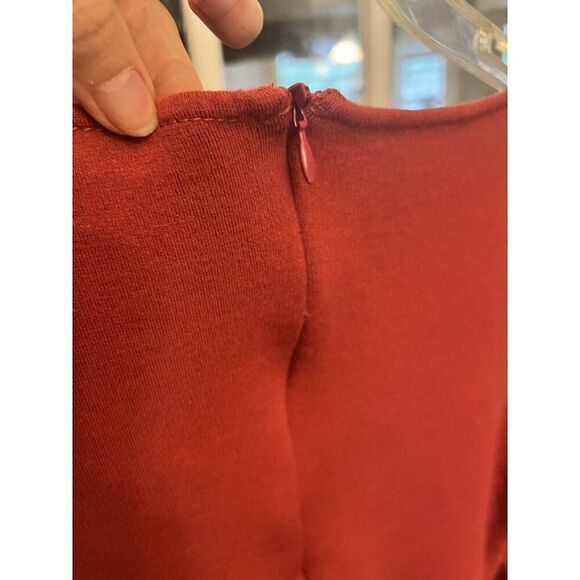 St. John Womens M Wool rayon blend Top Knit.       P - Picture 8 of 9